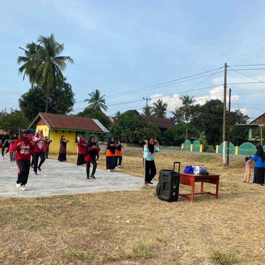 Masyarakat Desa Ongkoe Gelar Senam Sehat sebagai Ajang Silaturahmi